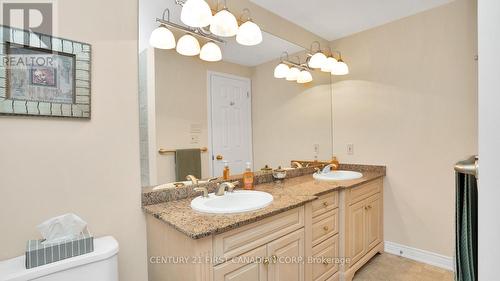 1370 Corley Drive, London, ON - Indoor Photo Showing Bathroom