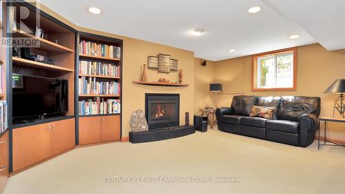 1370 Corley Drive, London, ON - Indoor Photo Showing Living Room With Fireplace