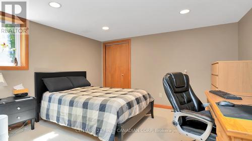 1370 Corley Drive, London, ON - Indoor Photo Showing Bedroom