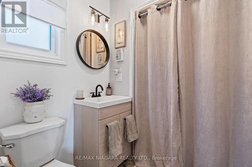 84 Steele Street, Port Colborne, ON - Indoor Photo Showing Bathroom