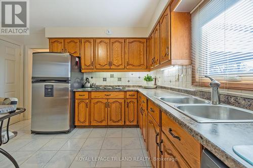 152 Clarendon Crescent, London, ON - Indoor Photo Showing Kitchen With Double Sink