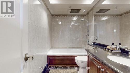 1406 - 2287 Lake Shore Boulevard W, Toronto, ON - Indoor Photo Showing Bathroom