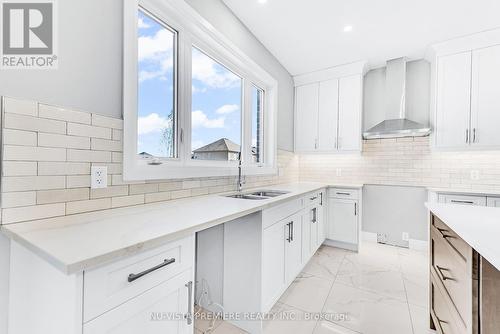 21 Greenbrier Ridge, Thames Centre (Dorchester), ON - Indoor Photo Showing Kitchen With Double Sink