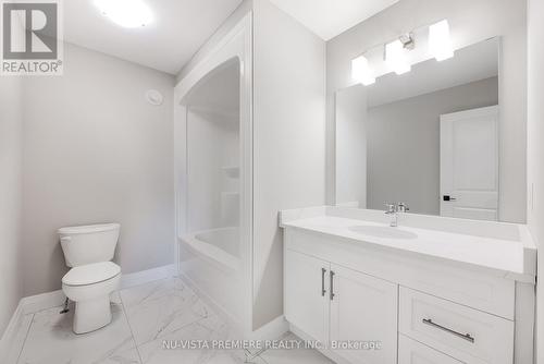 21 Greenbrier Ridge, Thames Centre (Dorchester), ON - Indoor Photo Showing Bathroom