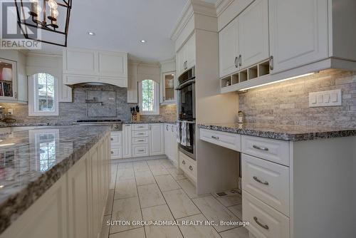 3465 19Th Side Road Side Road, King (Pottageville), ON - Indoor Photo Showing Kitchen With Upgraded Kitchen