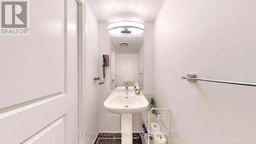 Ph15 - 370 Highway 7 E, Richmond Hill (Doncrest), ON - Indoor Photo Showing Bathroom