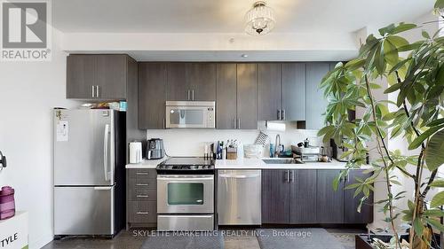 Ph15 - 370 Highway 7 E, Richmond Hill (Doncrest), ON - Indoor Photo Showing Kitchen