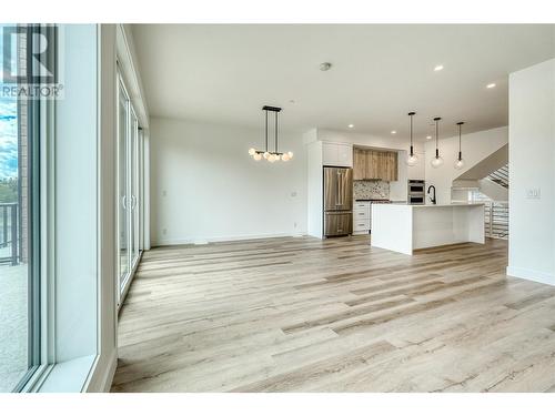 2735 Shannon Lake Road Unit# 109, West Kelowna, BC - Indoor Photo Showing Kitchen