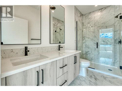 2735 Shannon Lake Road Unit# 109, West Kelowna, BC - Indoor Photo Showing Bathroom