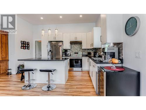 610 Muir Road, West Kelowna, BC - Indoor Photo Showing Kitchen With Stainless Steel Kitchen With Upgraded Kitchen