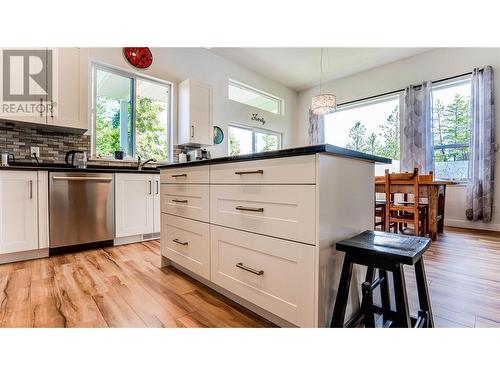 610 Muir Road, West Kelowna, BC - Indoor Photo Showing Kitchen