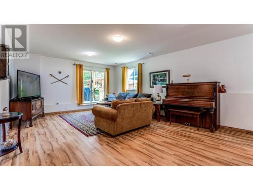 610 Muir Road, West Kelowna, BC - Indoor Photo Showing Living Room