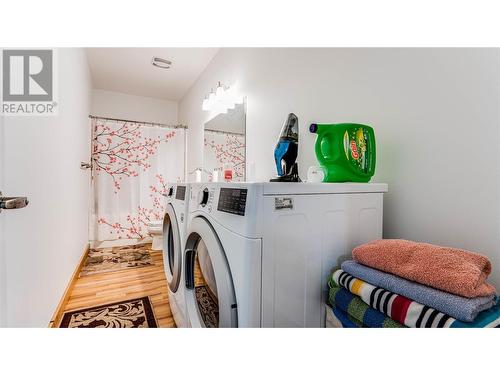 610 Muir Road, West Kelowna, BC - Indoor Photo Showing Laundry Room