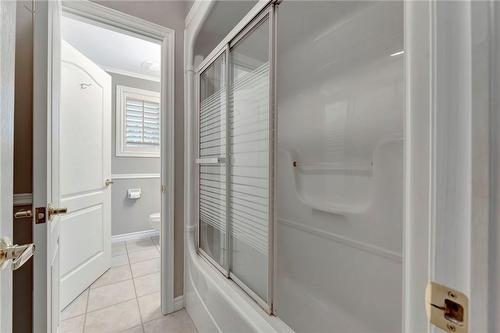 Private shower and bath - 40 Dunrobin Drive, Caledonia, ON - Indoor Photo Showing Bathroom