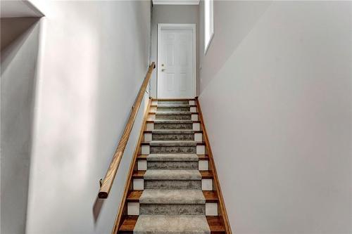 Walkup and separate entrance from the basement - 40 Dunrobin Drive, Caledonia, ON - Indoor Photo Showing Other Room