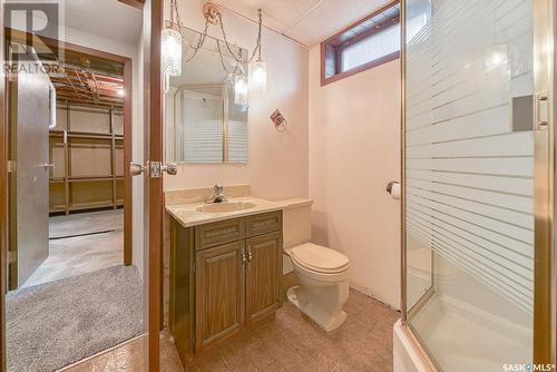 125 Milne Street N, Regina, SK - Indoor Photo Showing Bathroom