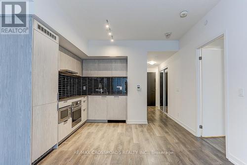 209 - 60 Shuter Street, Toronto, ON - Indoor Photo Showing Kitchen