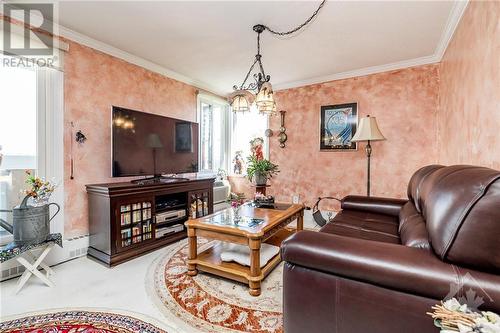 1081 Ambleside Drive Unit#803, Ottawa, ON - Indoor Photo Showing Living Room