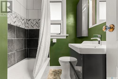 2179 Princess Street, Regina, SK - Indoor Photo Showing Bathroom