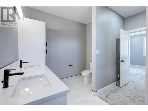 1250 Copper Road, Oliver, BC - Indoor Photo Showing Bathroom
