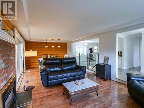 2188 West Fraser Road, Quesnel, BC - Indoor Photo Showing Living Room