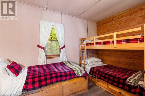 6726 Highway 6, Northern Bruce Peninsula, ON - Indoor Photo Showing Bedroom