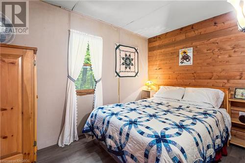 6726 Highway 6, Northern Bruce Peninsula, ON - Indoor Photo Showing Bedroom