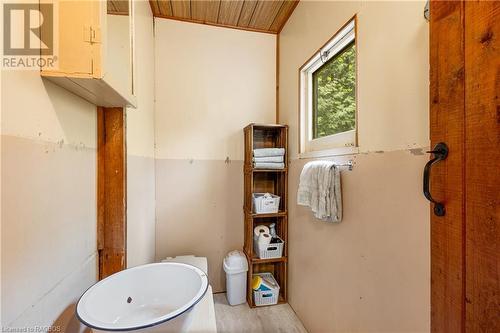 6726 Highway 6, Northern Bruce Peninsula, ON - Indoor Photo Showing Bathroom