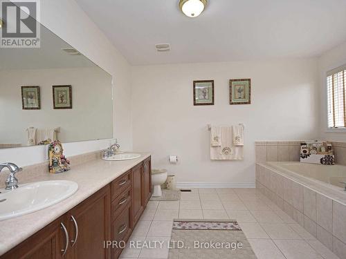 3437 Hideaway Place, Mississauga, ON - Indoor Photo Showing Bathroom