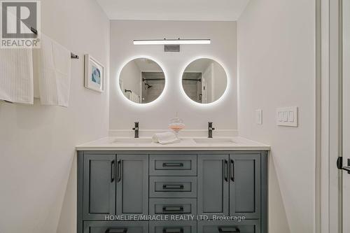 2054 Kawartha Crescent, Mississauga, ON - Indoor Photo Showing Bathroom