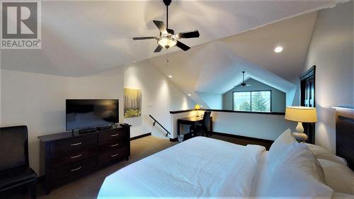 700 Bighorn Boulevard Unit# 735 O, Radium Hot Springs, BC - Indoor Photo Showing Bedroom