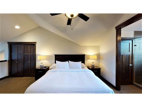 735 O - 700 Bighorn Boulevard, Radium Hot Springs, BC - Indoor Photo Showing Bedroom
