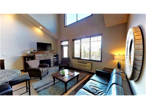 735 O - 700 Bighorn Boulevard, Radium Hot Springs, BC - Indoor Photo Showing Living Room With Fireplace