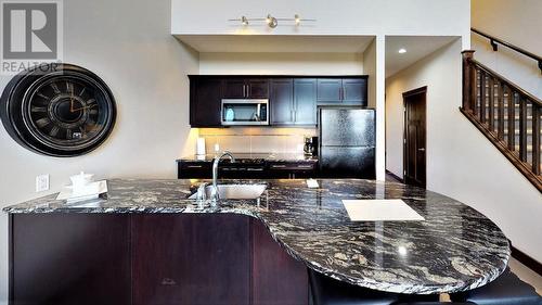 700 Bighorn Boulevard Unit# 735 O, Radium Hot Springs, BC - Indoor Photo Showing Kitchen