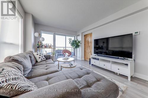 1102 - 1255 Bayly Street, Pickering, ON - Indoor Photo Showing Living Room