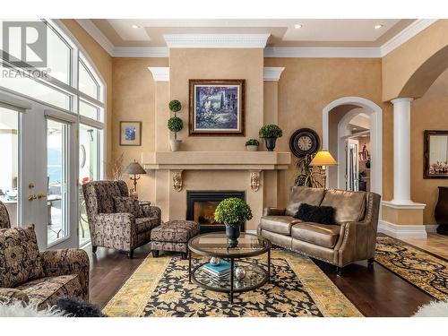 315 Kalamalka Lakeview Drive Unit# 1, Vernon, BC - Indoor Photo Showing Living Room With Fireplace