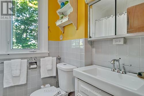 1217 Kenneth Avenue, Peterborough, ON - Indoor Photo Showing Bathroom