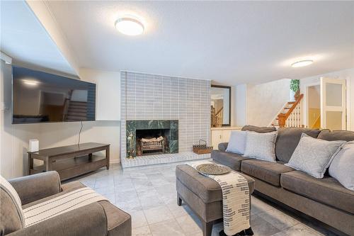 1129 Scenic Drive, Hamilton, ON - Indoor Photo Showing Living Room With Fireplace