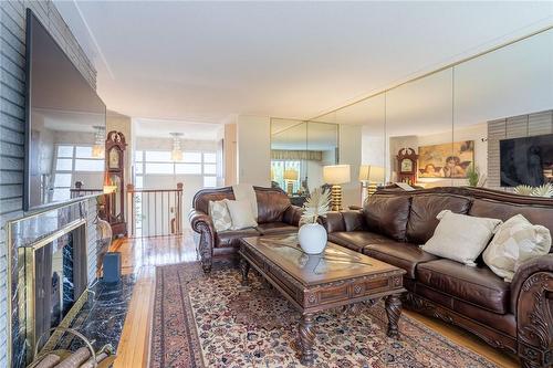 1129 Scenic Drive, Hamilton, ON - Indoor Photo Showing Living Room