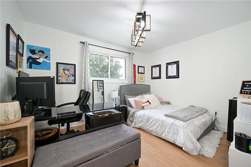 51 East 39Th Street, Hamilton, ON - Indoor Photo Showing Bedroom