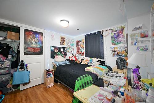 51 East 39Th Street, Hamilton, ON - Indoor Photo Showing Bedroom