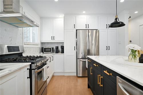 51 East 39Th Street, Hamilton, ON - Indoor Photo Showing Kitchen With Upgraded Kitchen