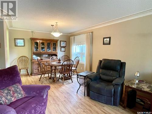 104 250 Athabasca Street E, Moose Jaw, SK - Indoor Photo Showing Living Room