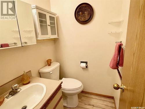 104 250 Athabasca Street E, Moose Jaw, SK - Indoor Photo Showing Bathroom