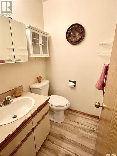 104 250 Athabasca Street E, Moose Jaw, SK - Indoor Photo Showing Bathroom