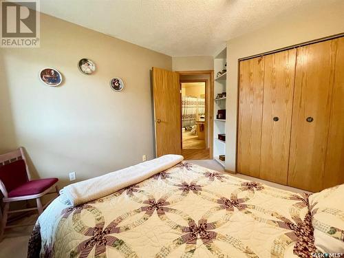 104 250 Athabasca Street E, Moose Jaw, SK - Indoor Photo Showing Bedroom