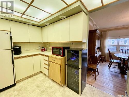 104 250 Athabasca Street E, Moose Jaw, SK - Indoor Photo Showing Kitchen