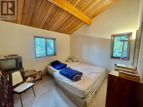 8200 Gun Lake West Rd, Lillooet, BC - Indoor Photo Showing Bedroom