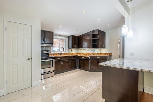 8 Bobolink Road, Hamilton, ON - Indoor Photo Showing Kitchen With Upgraded Kitchen