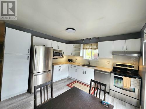 4714 Parker Court, 108 Mile Ranch, BC - Indoor Photo Showing Kitchen